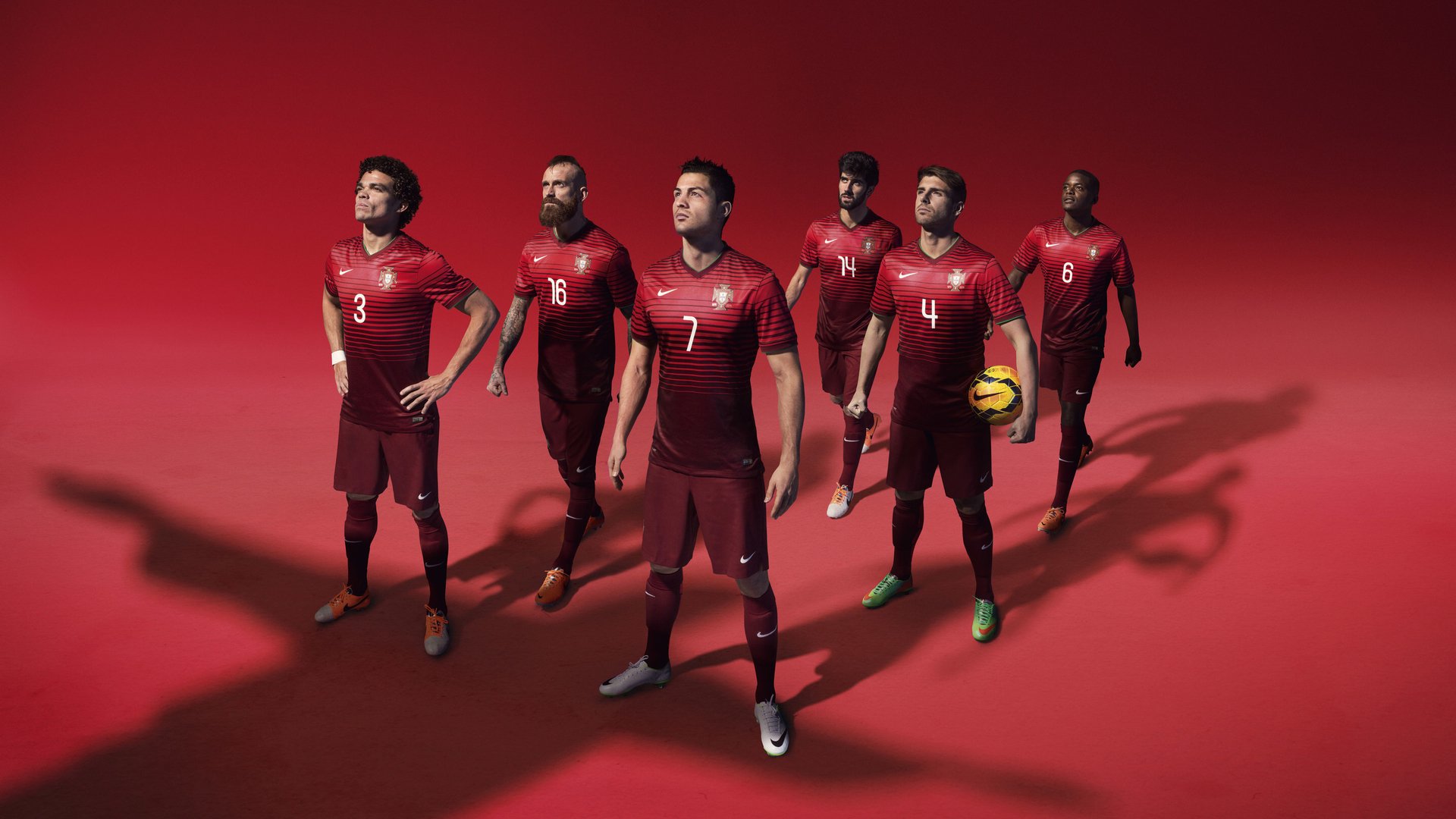 爱游戏体育-上海申花备战之际，球迷为他们加油，上海申花队近况